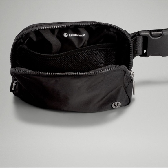 NWT Lululemon Everywhere Belt Bag *Wordmark - Picture 7 of 10